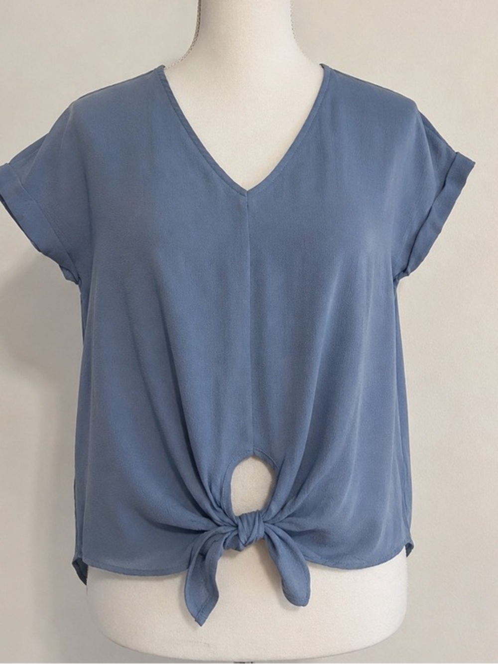 Pink Rose Blue Blouse Small Tie-Front V-Neck Blouse New without tags
